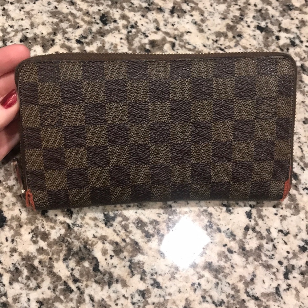 Louis Vuitton Zippy Wallet